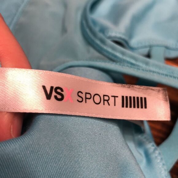 NWOT Victoria’s Secret Sports Bra Size Medium - Picture 4 of 6